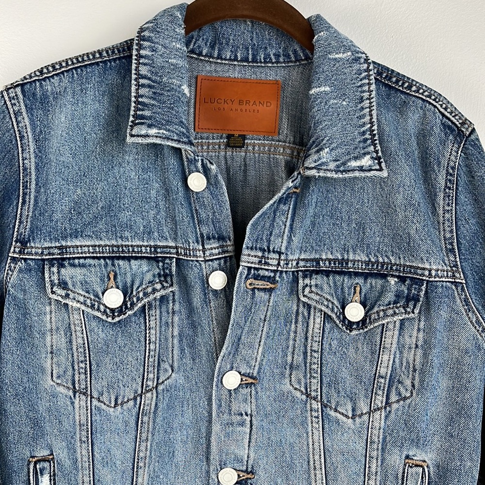 Lucky Brand women’s Tomboy Trucker Denim Jacket. Size Medium - Picture 5 of 14